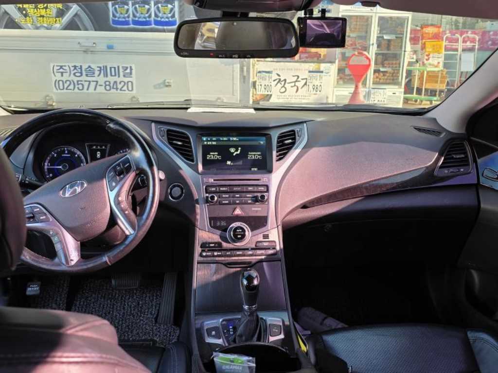 HYUNDAI Grandeur - Vista 8