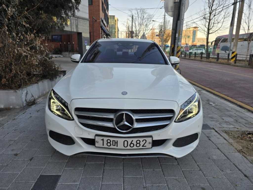 Mercedes Benz C Class 2016 Blanco - Importación desde Corea - HF Imports Iquique - Foto 1