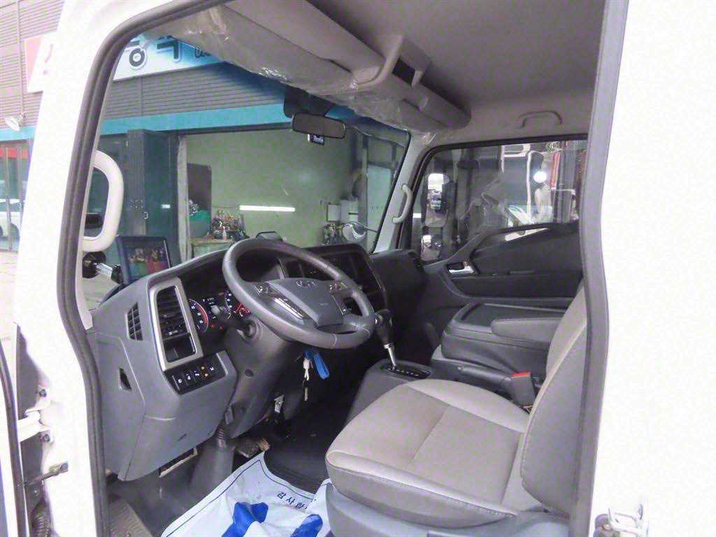 medium and large cargo truck - Vista 7