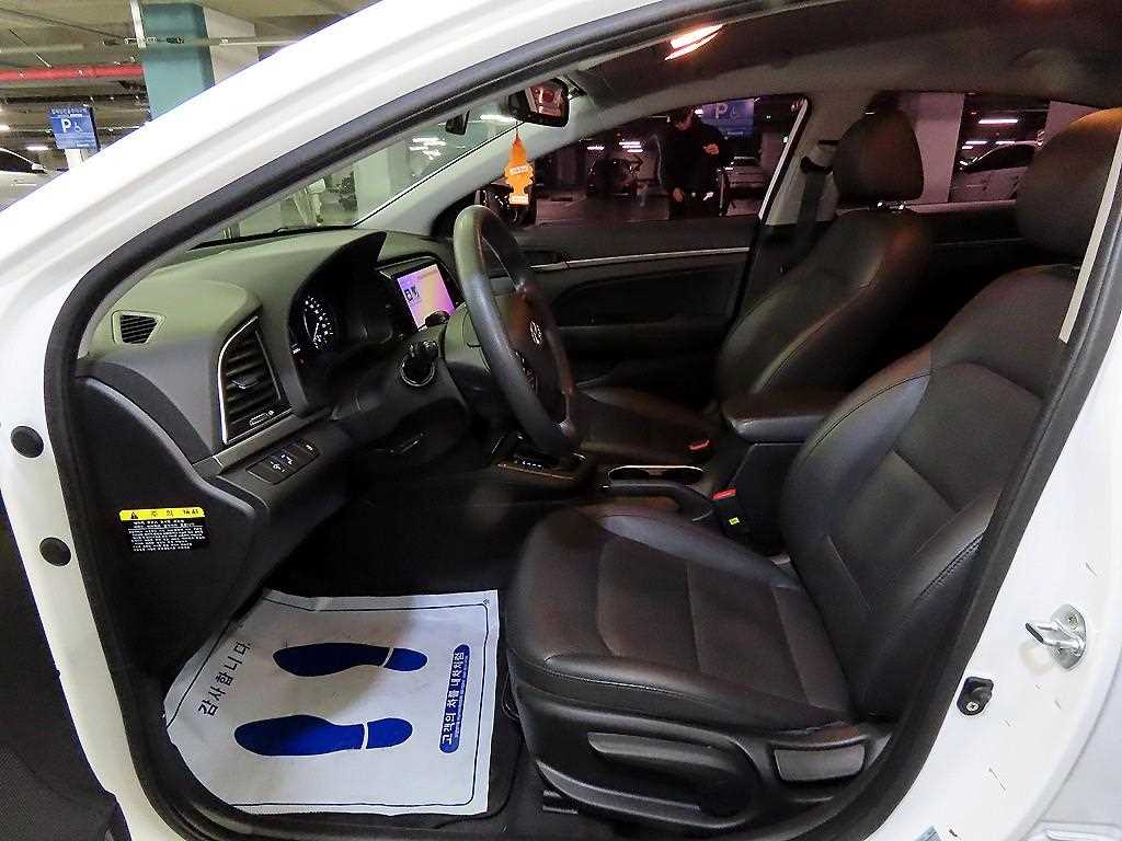 HYUNDAI Avante - Vista 6