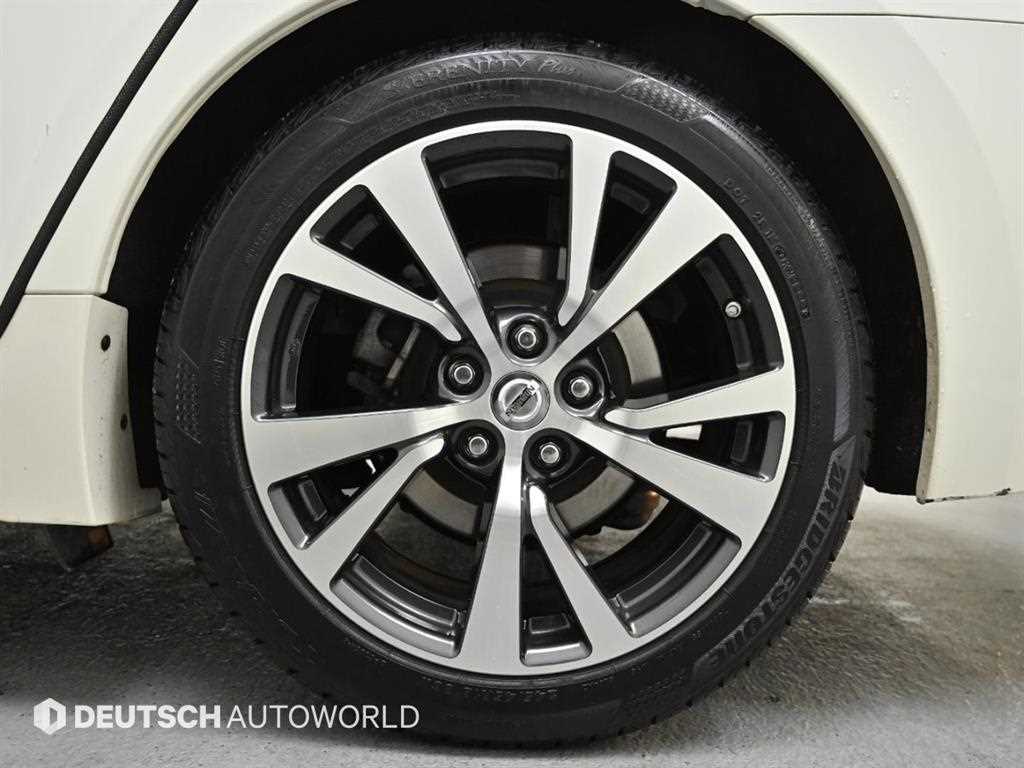 Nissan Maxima - Vista 5