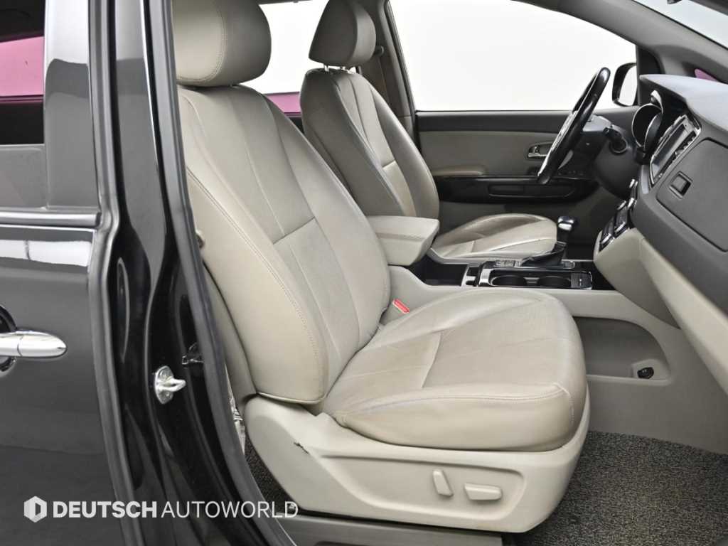 KIA Carnival - Vista 10