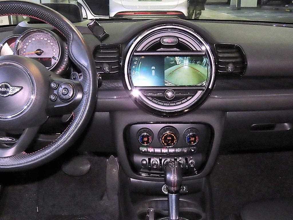 Mini Clubman - Vista 11