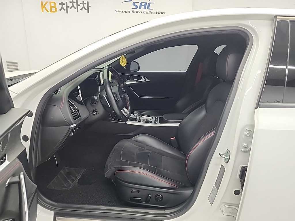 KIA Stinger - Vista 11