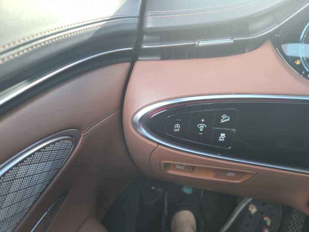 Genesis GV70 - Vista 10