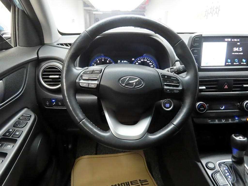 HYUNDAI Kona - Vista 7