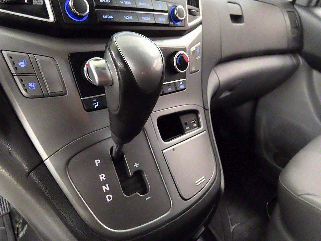 HYUNDAI Starex - Vista 10