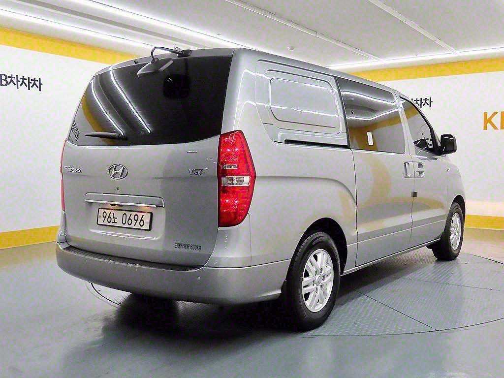 HYUNDAI Starex - Vista 4