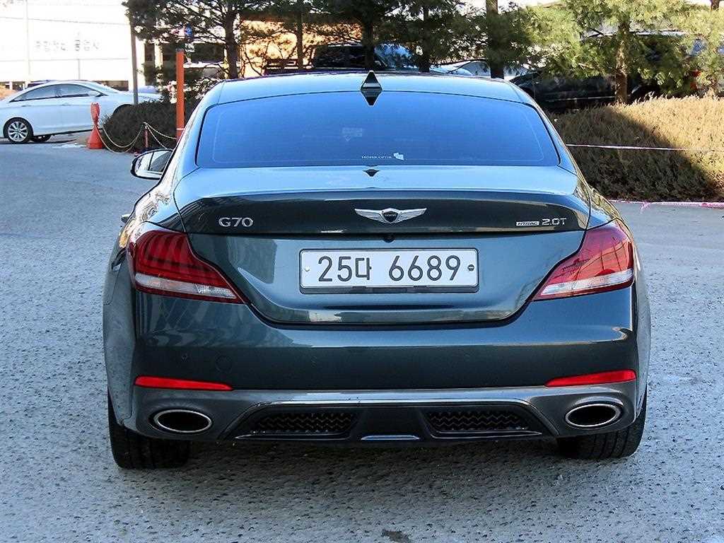 Genesis G70 - Vista 4