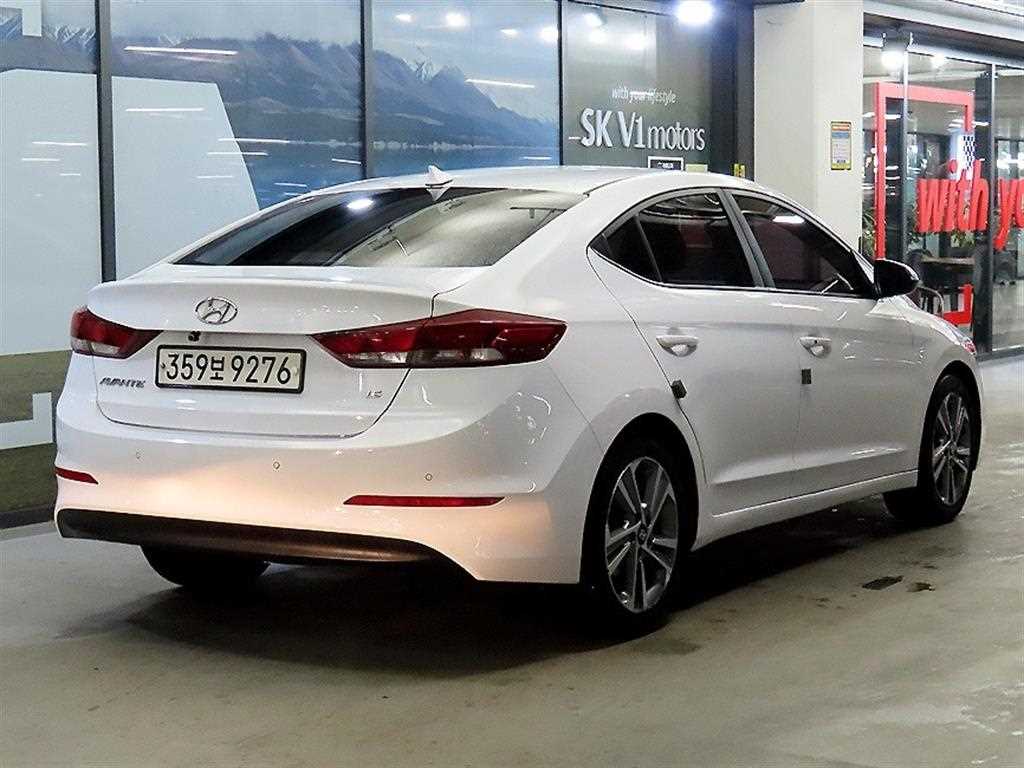 HYUNDAI Avante - Vista 4