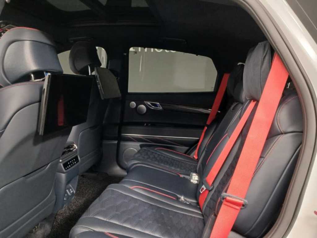 Genesis GV80 - Vista 8