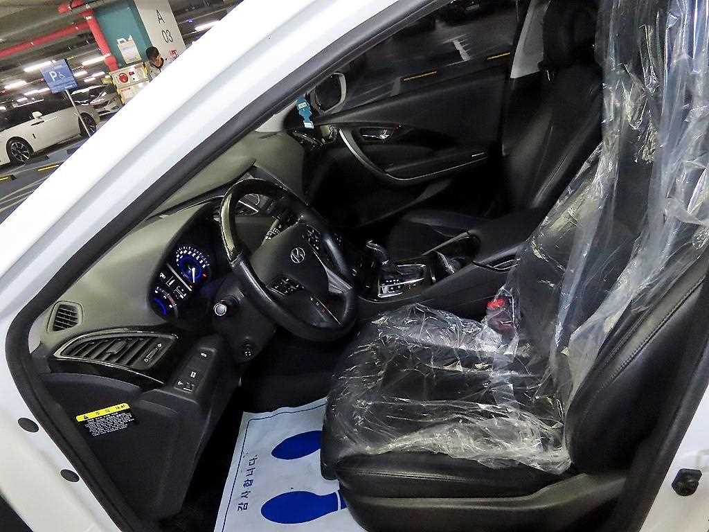 HYUNDAI Grandeur - Vista 6