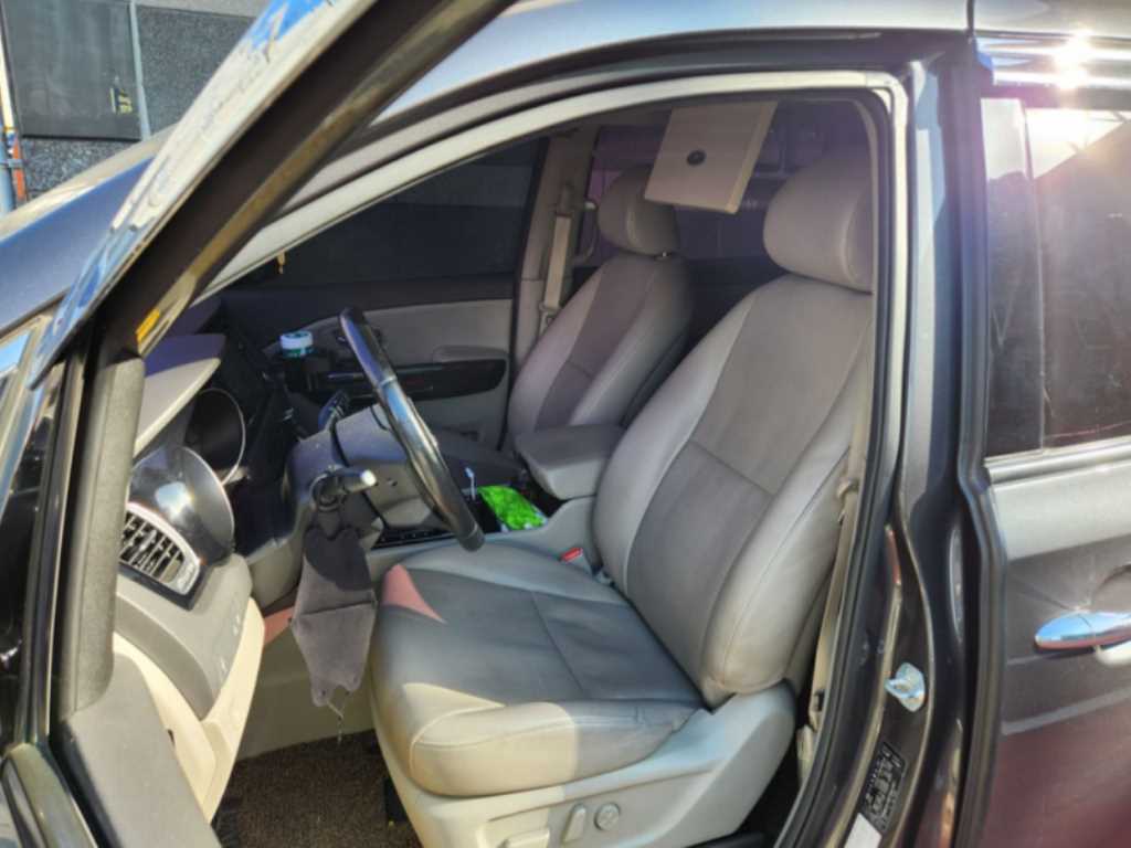KIA Carnival - Vista 9