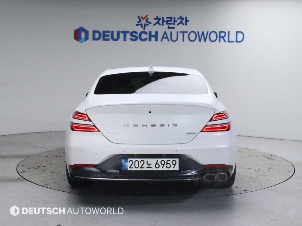 Genesis G70 - Vista 4