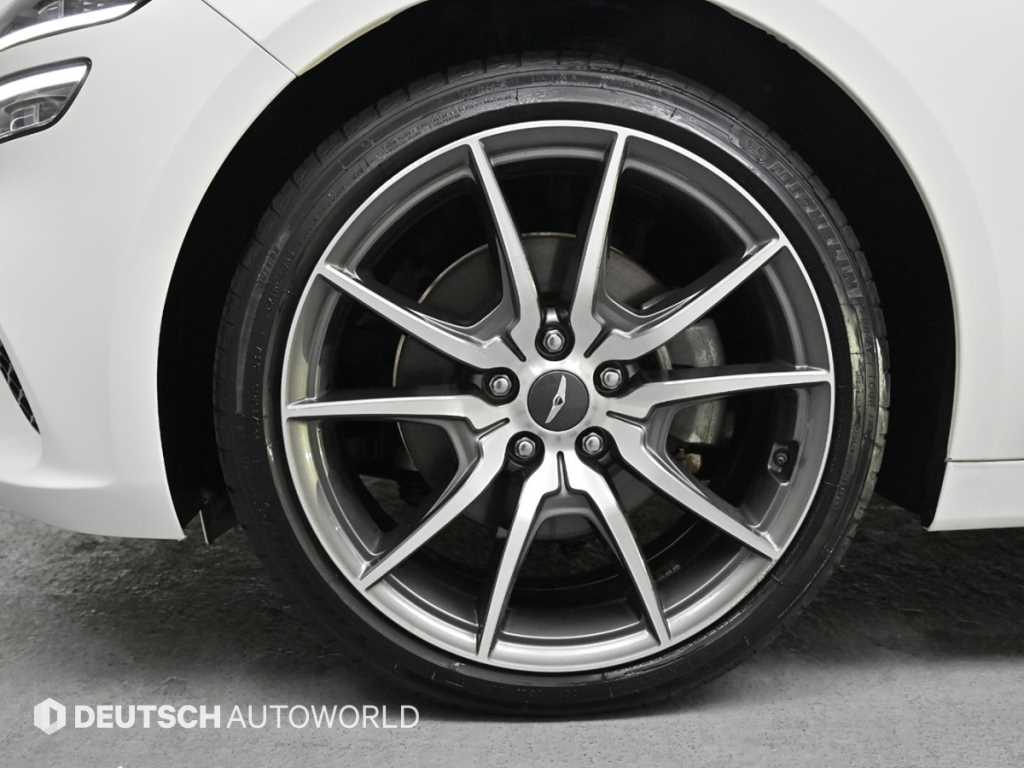 Genesis G70 - Vista 5