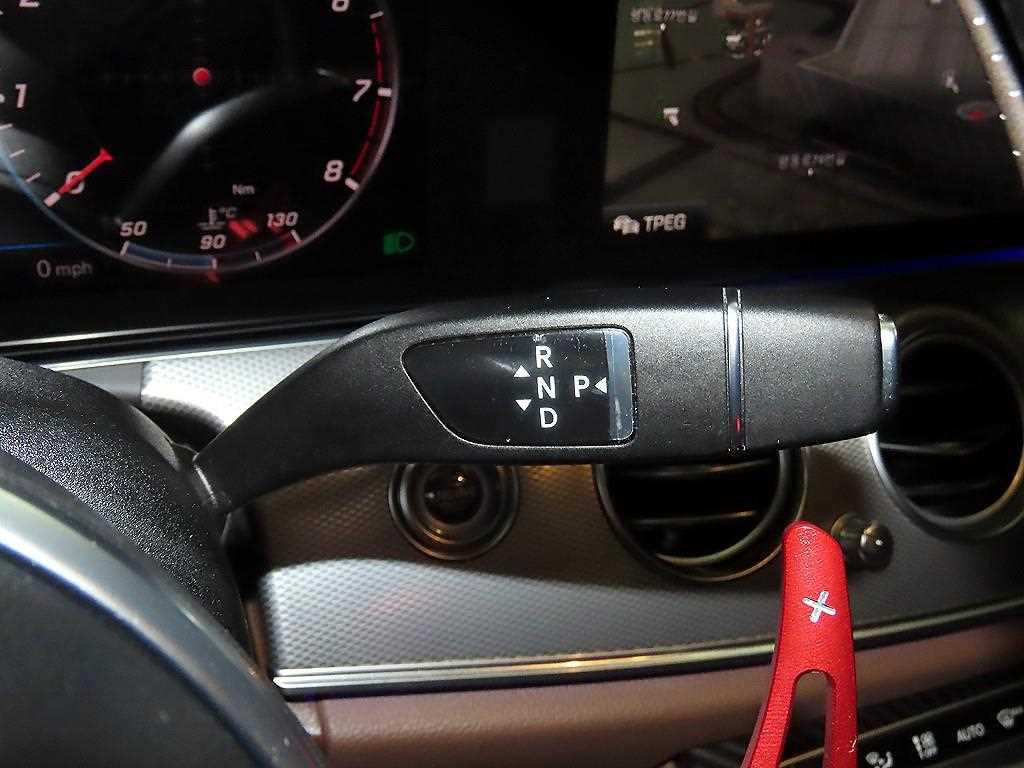 Mercedes Benz E class - Vista 12