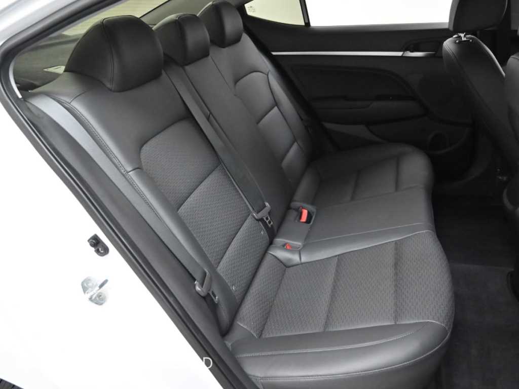 HYUNDAI Avante - Vista 12