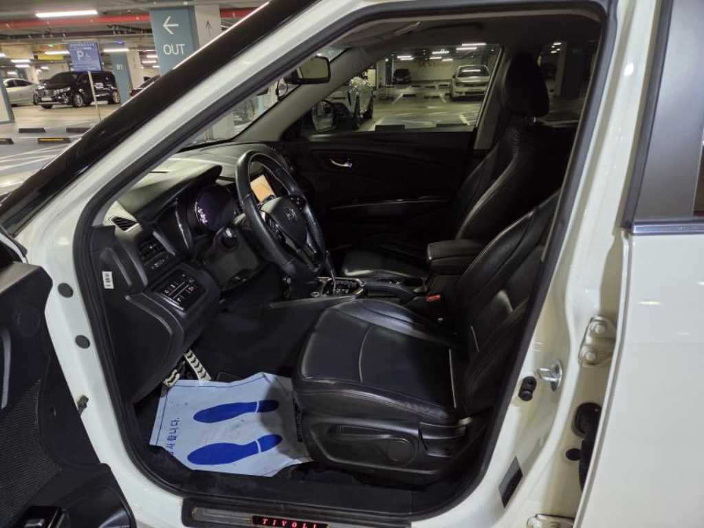 Ssangyong Tivoli - Vista 7