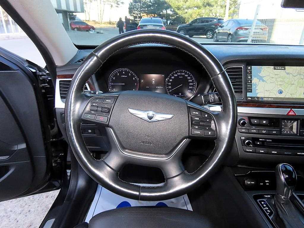 HYUNDAI Genesis - Vista 8