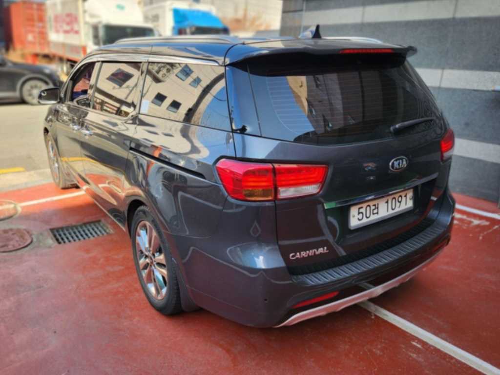 KIA Carnival - Vista 5