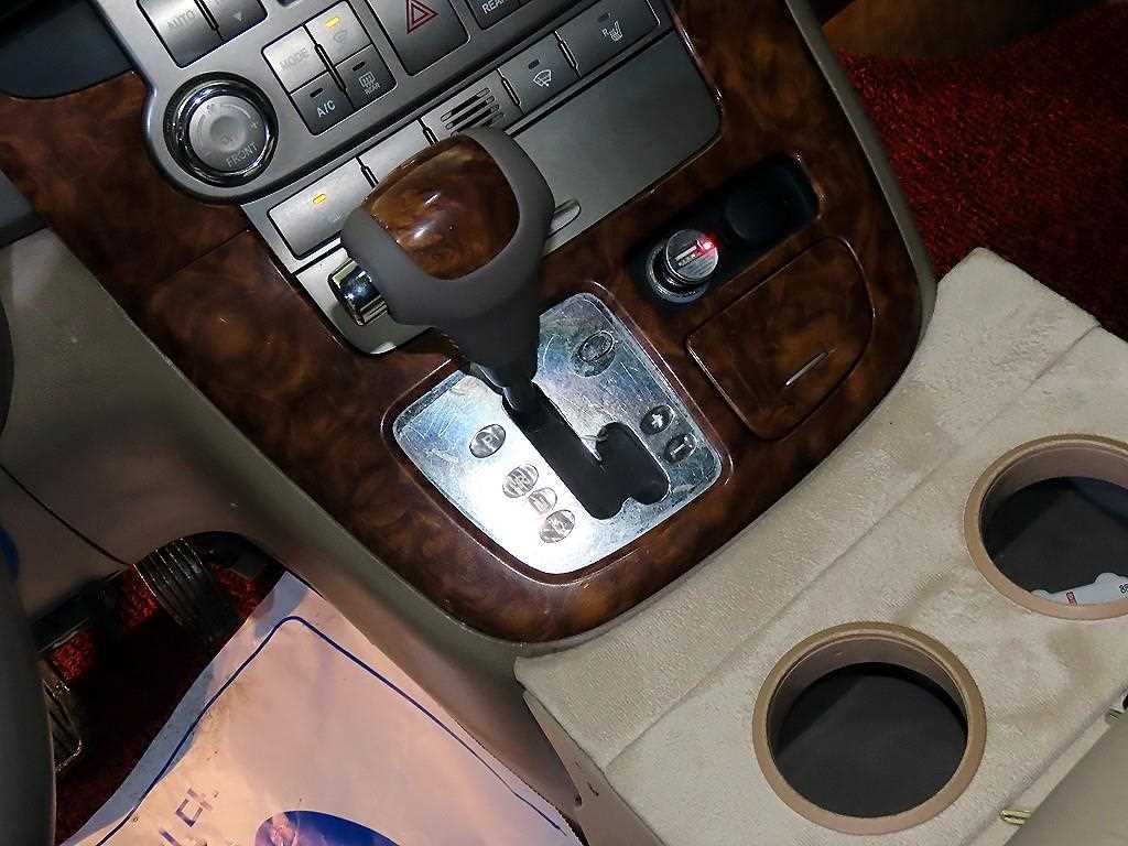 KIA Carnival - Vista 12