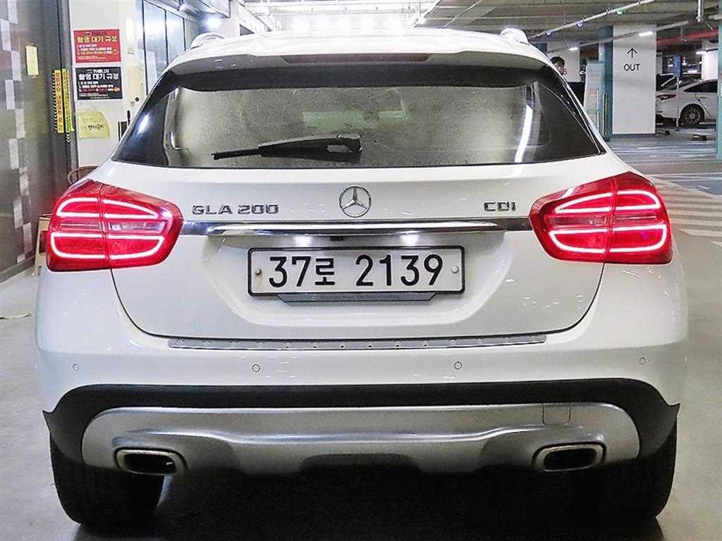 Mercedes Benz GLA Class - Vista 5