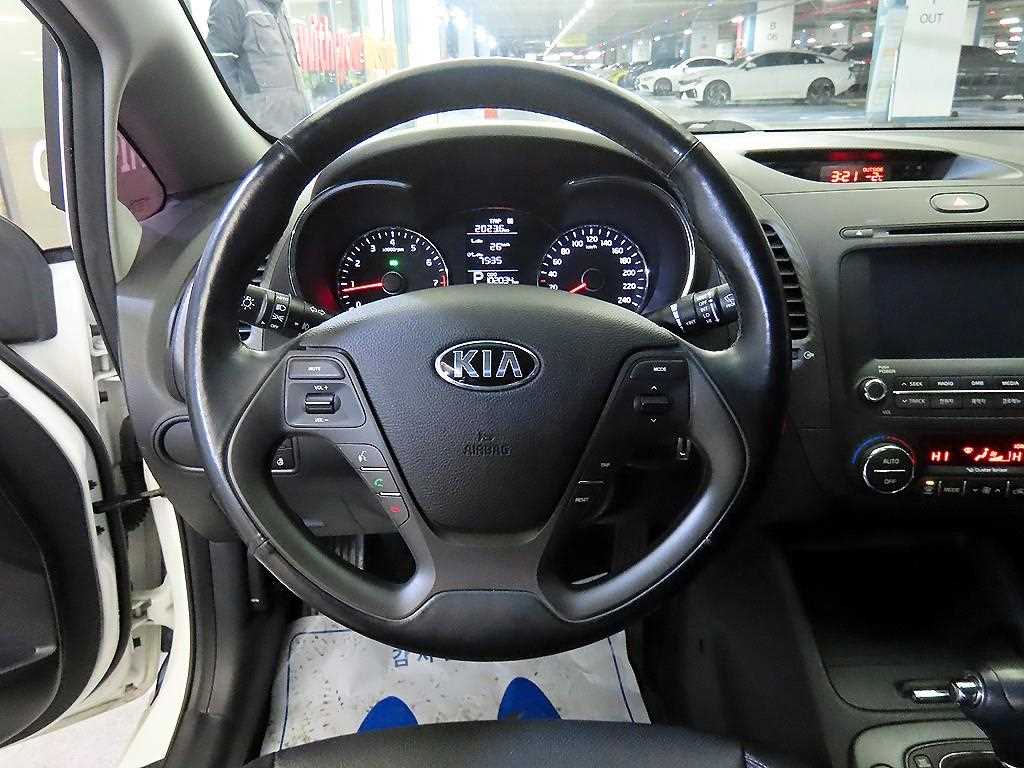 KIA K3 - Vista 8