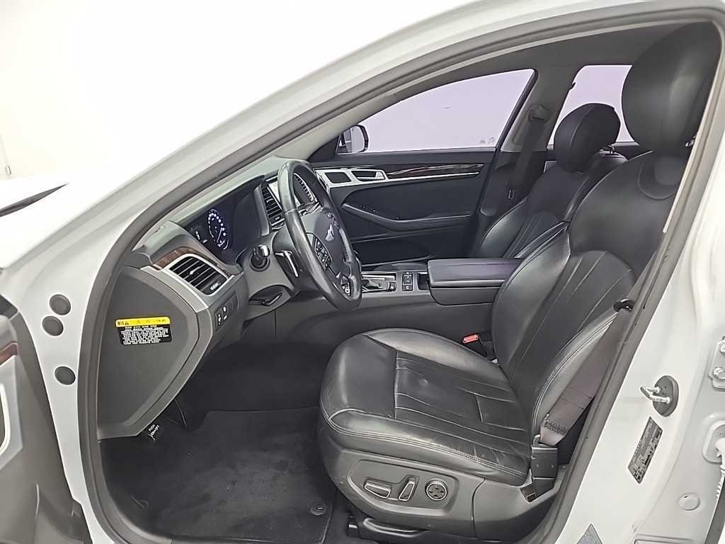 HYUNDAI Genesis - Vista 11