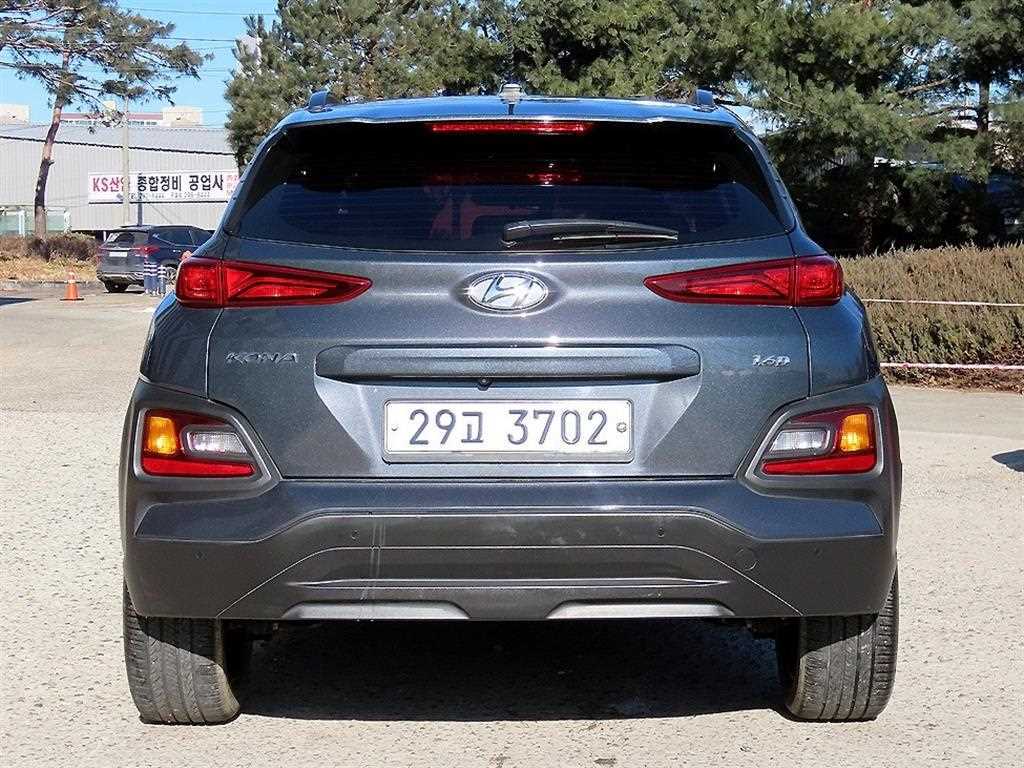 HYUNDAI Kona - Vista 4