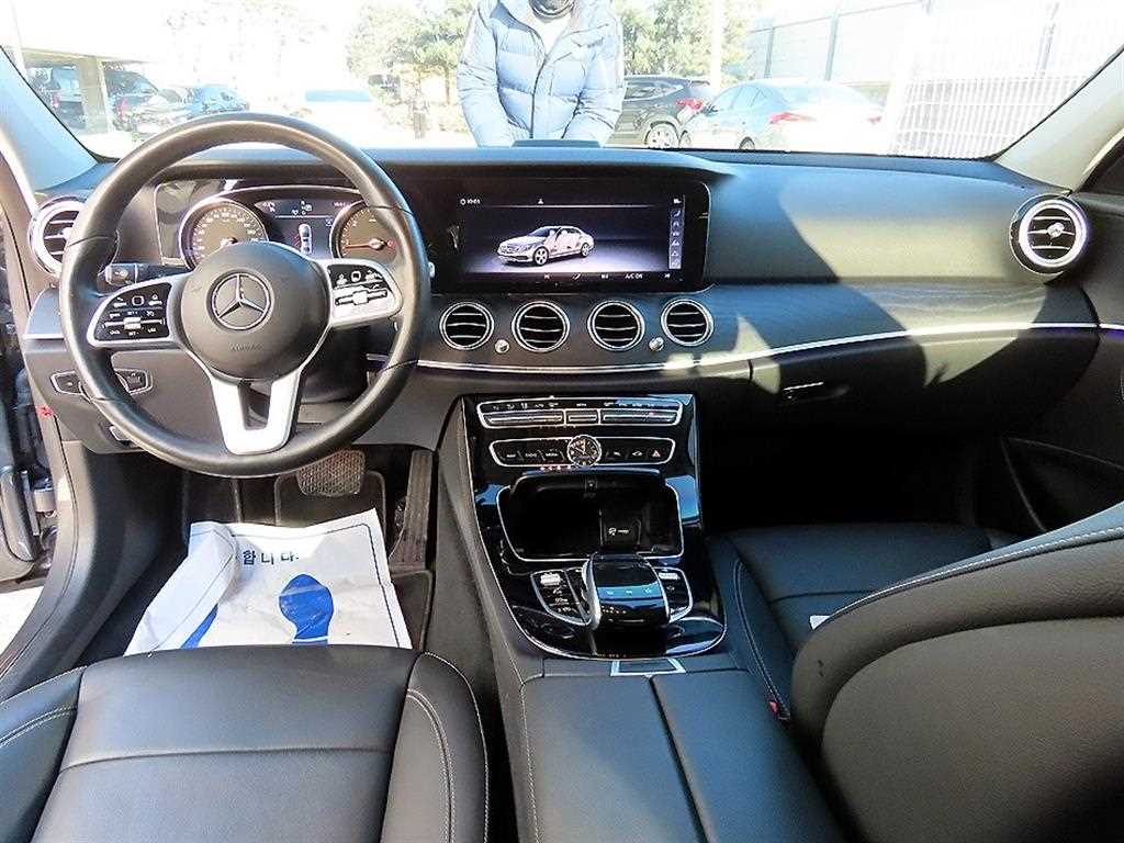 Mercedes Benz E class - Vista 7