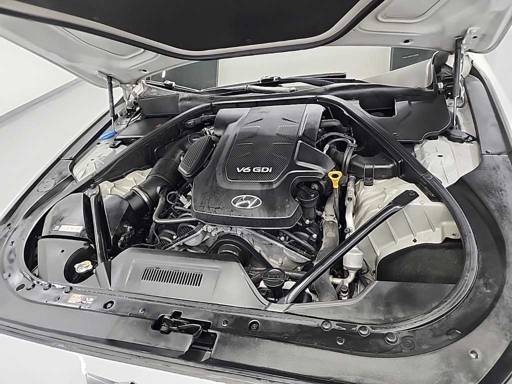 HYUNDAI Genesis - Vista 5