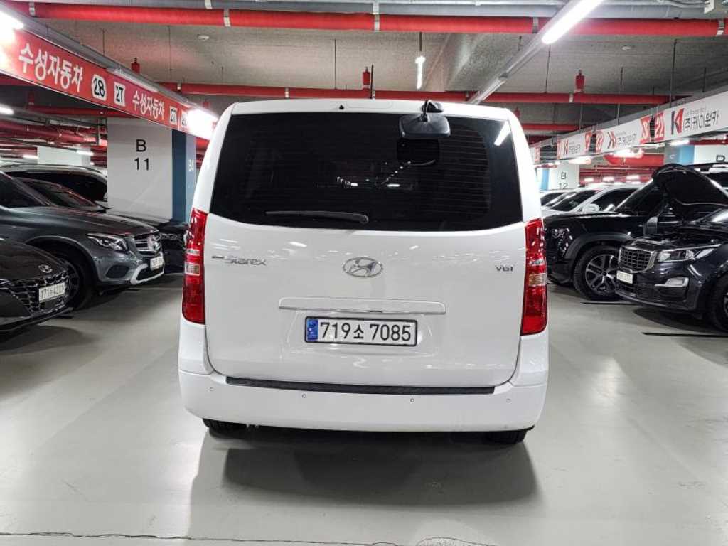 HYUNDAI Starex - Vista 5