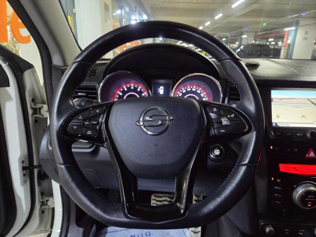 Ssangyong Tivoli - Vista 10