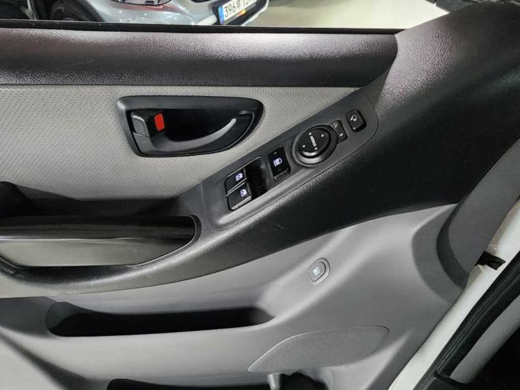 HYUNDAI Starex - Vista 8