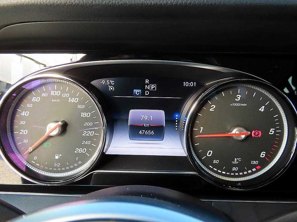 Mercedes Benz E class - Vista 9