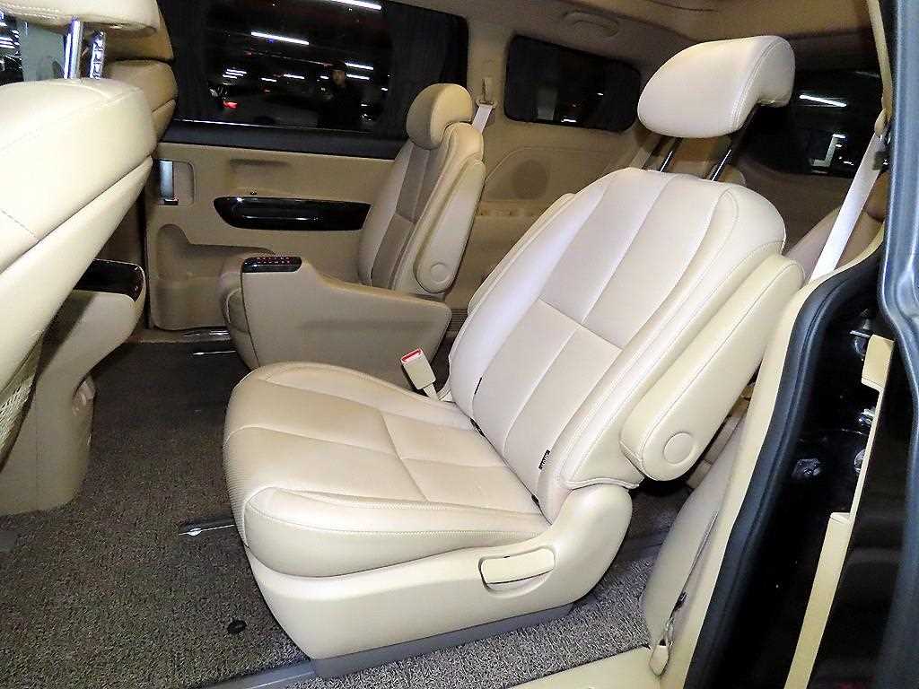 KIA Carnival - Vista 7