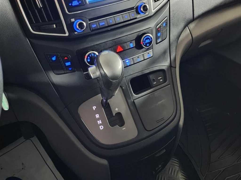 HYUNDAI Starex - Vista 12