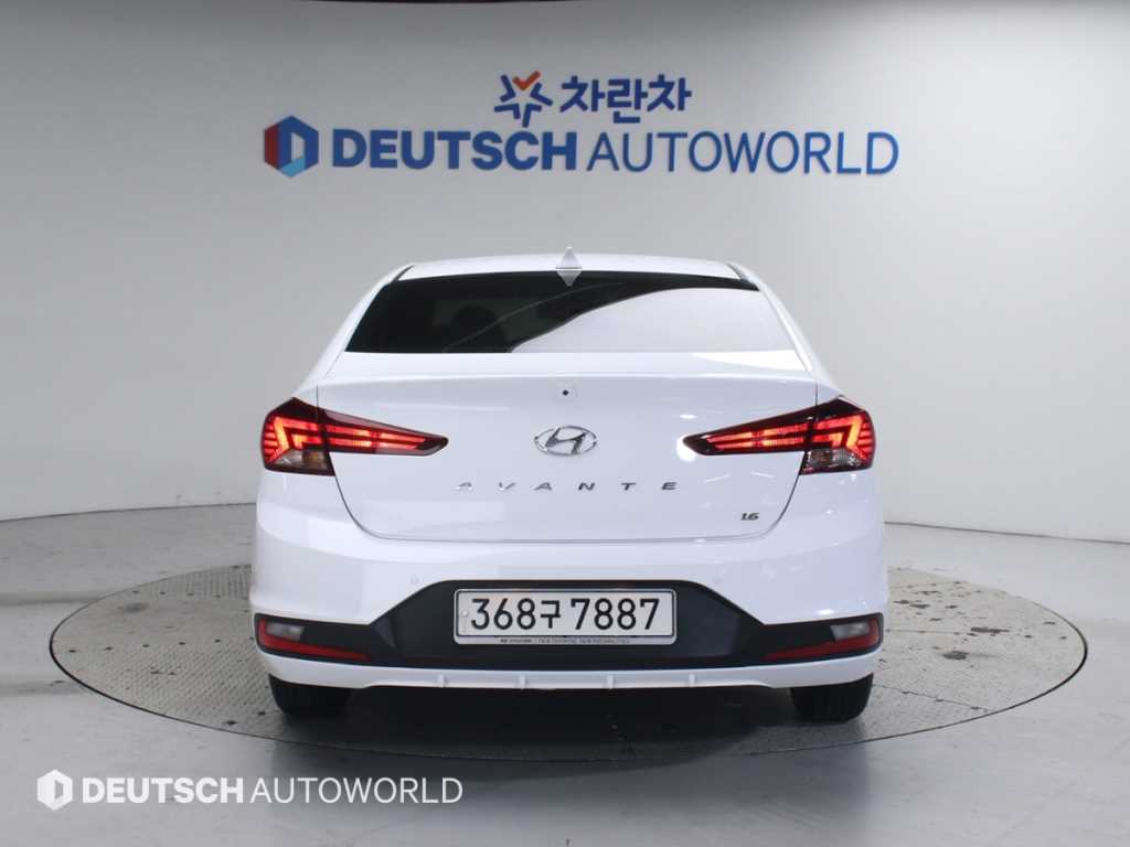 HYUNDAI Avante - Vista 4