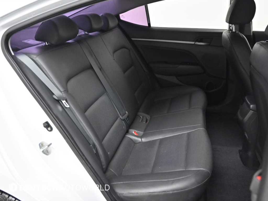 HYUNDAI Avante - Vista 12