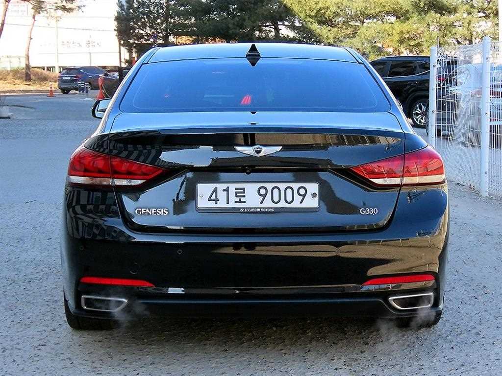 HYUNDAI Genesis - Vista 4