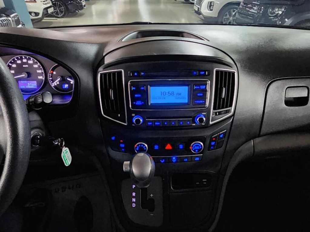 HYUNDAI Starex - Vista 11