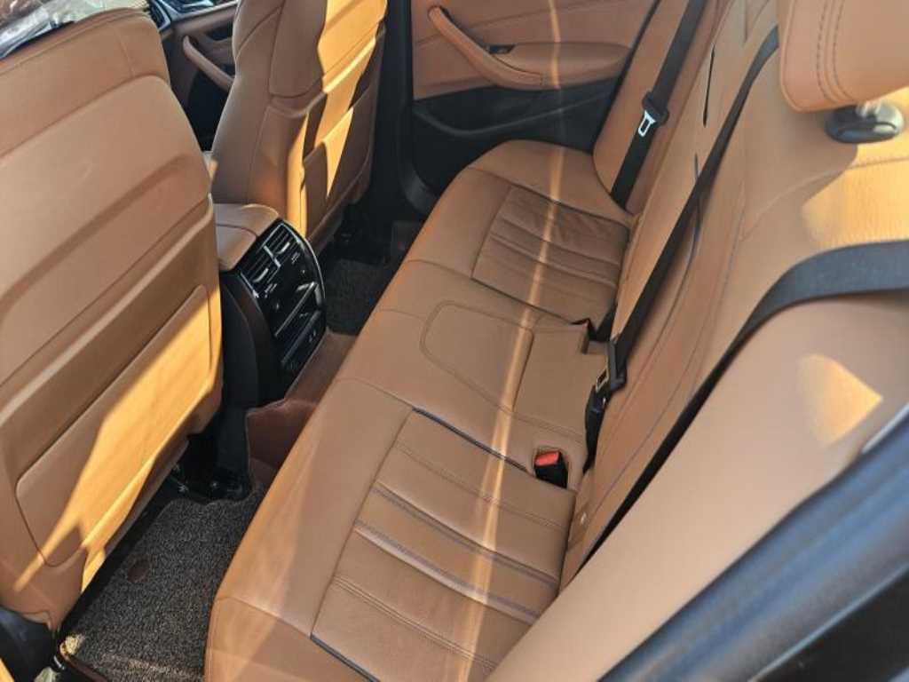 BMW 5 Series - Vista 5