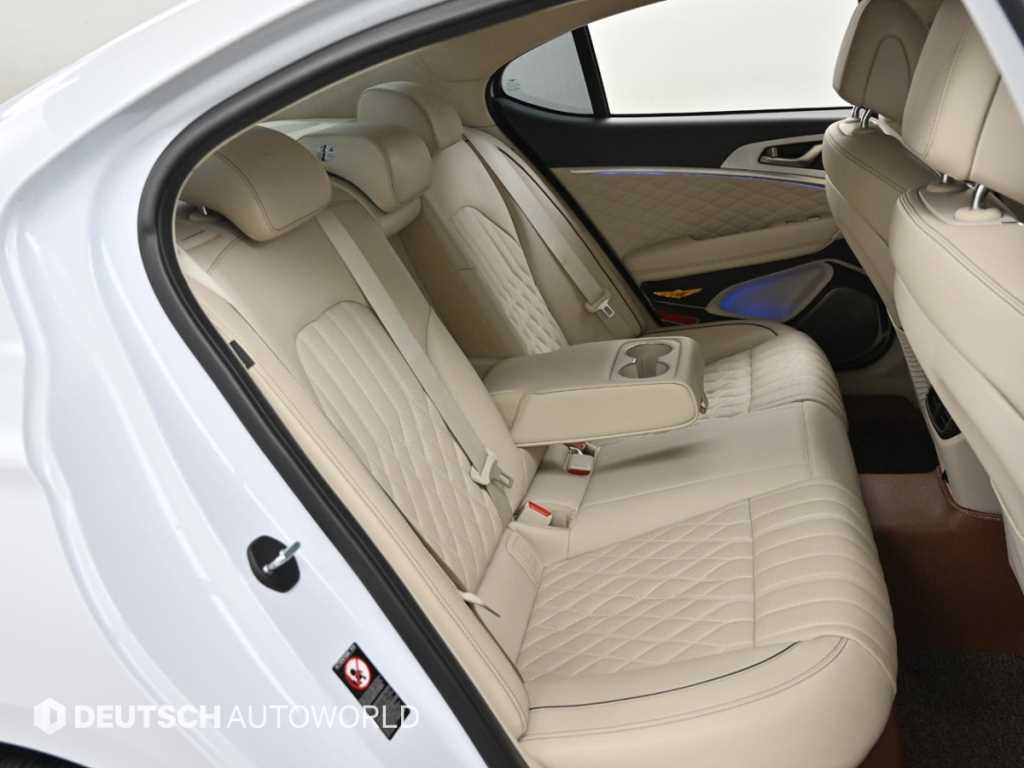 Genesis G70 - Vista 8