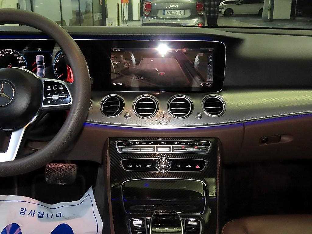 Mercedes Benz E class - Vista 11