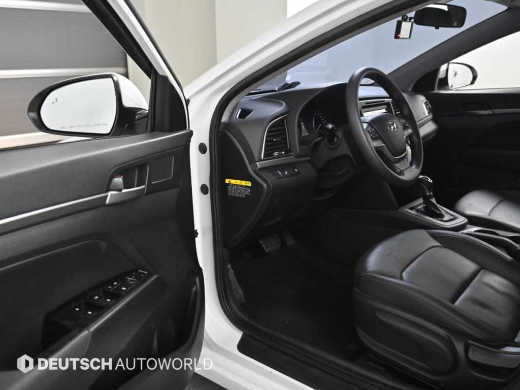 HYUNDAI Avante - Vista 11