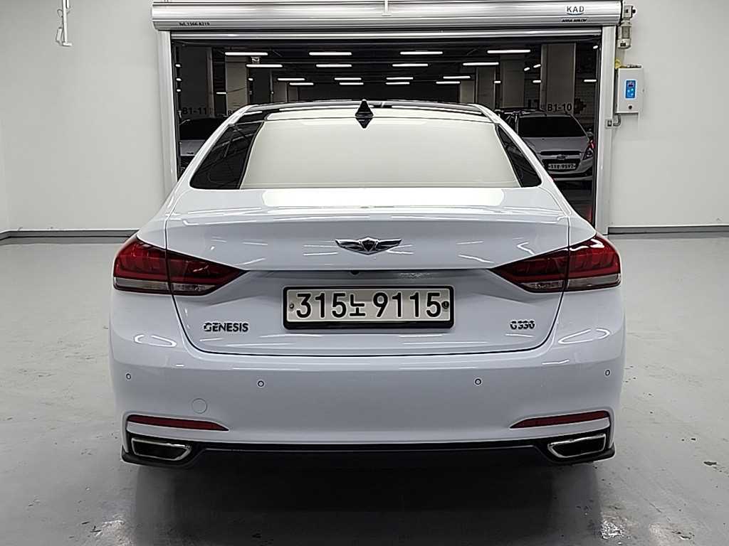 HYUNDAI Genesis - Vista 3