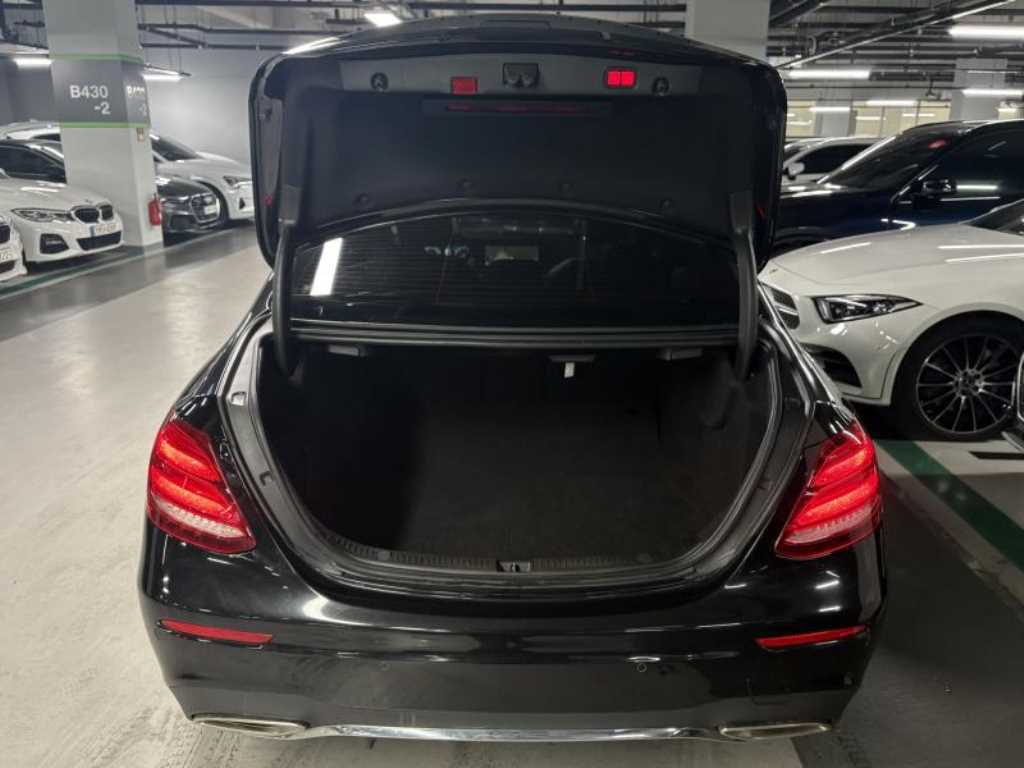 Mercedes Benz E class - Vista 5