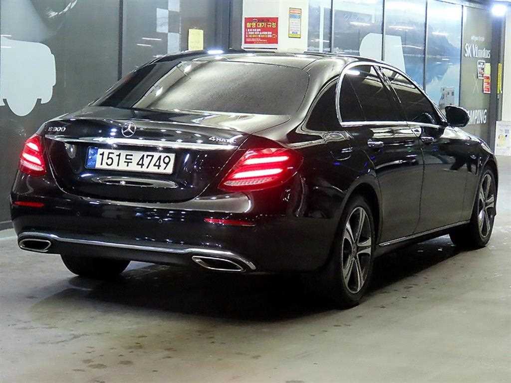 Mercedes Benz E class - Vista 5