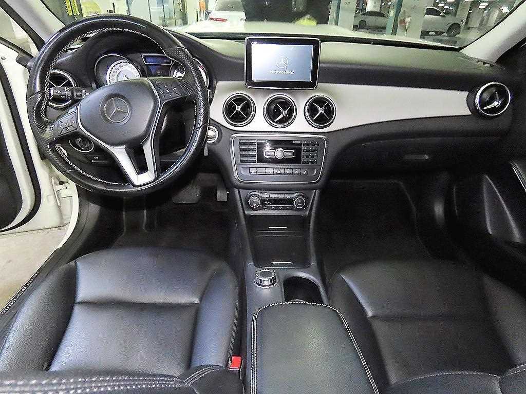 Mercedes Benz GLA Class - Vista 10