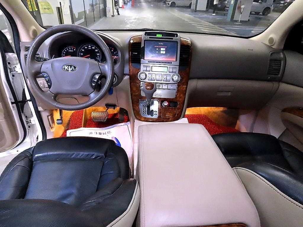 KIA Carnival - Vista 10